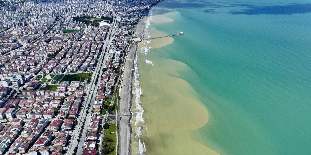 Karadeniz’de Sıra Dışı Renk Değişimi: Mavi Sular Kahverengiye Dönüştü