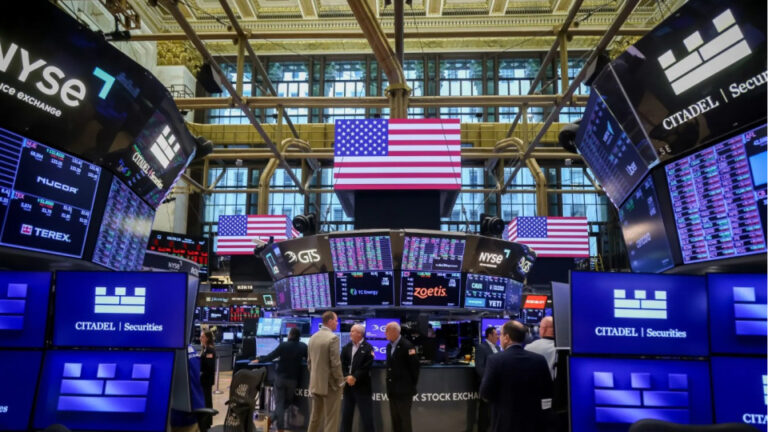 sp-500-ve-nasdaqtan-son-yillarin-en-iyi-aylik-performansi-8UEh5YaC