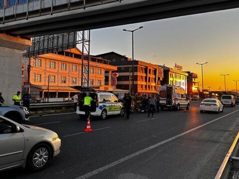Duzcede zincirleme kaza motosiklet iki aracin arasinda kaldi 1 olu wkCqVSGp