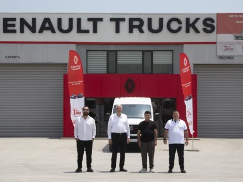 Renault trucks turkiye master red editionin ilk teslimatini gerceklestirdi CqPQ9F6b